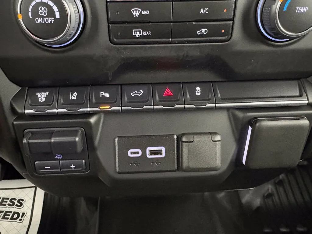 Chevrolet 3500HD photo 27