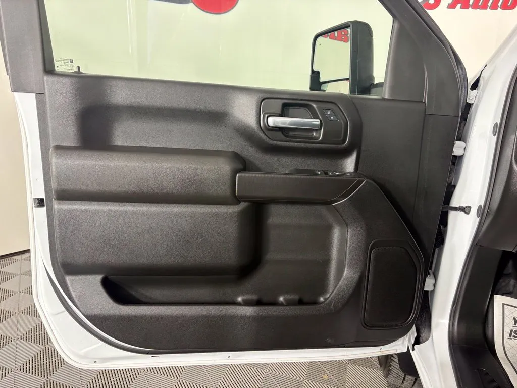 Chevrolet 3500HD photo 13