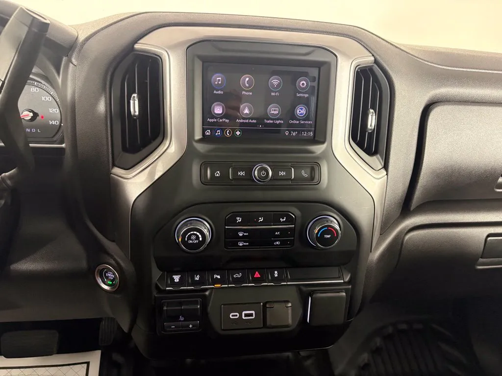 Chevrolet 3500HD photo 23