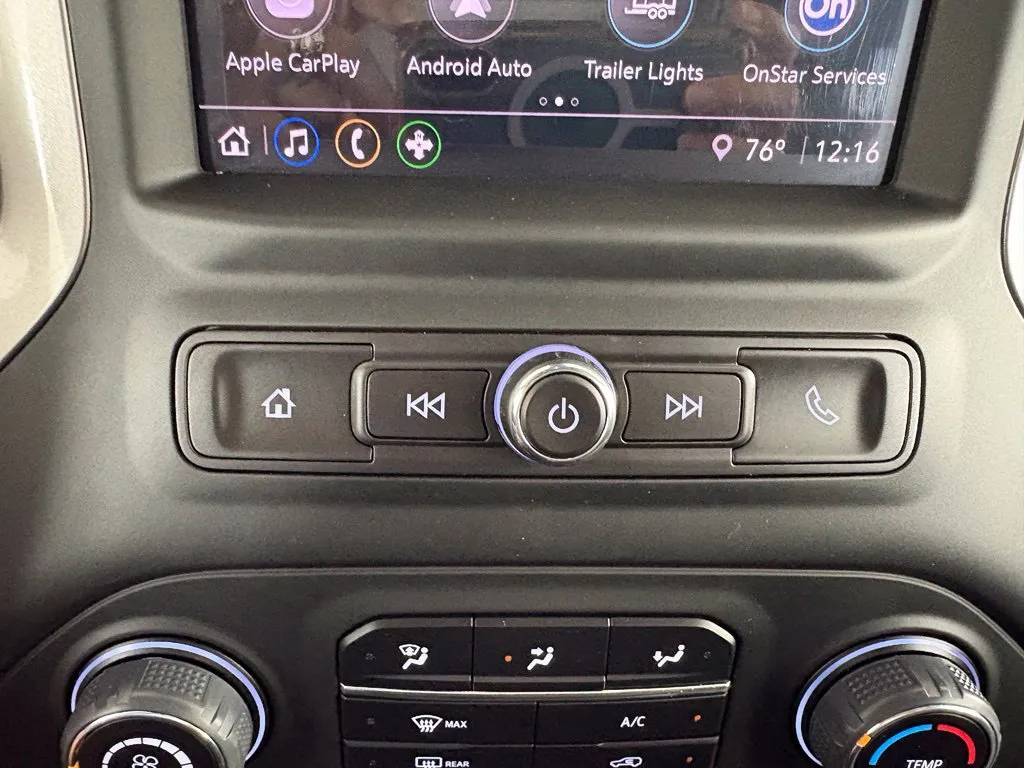 Chevrolet 3500HD photo 25