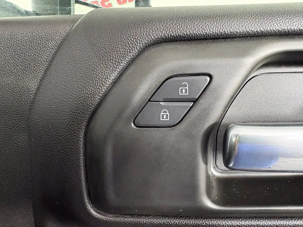 Chevrolet 3500HD photo 36