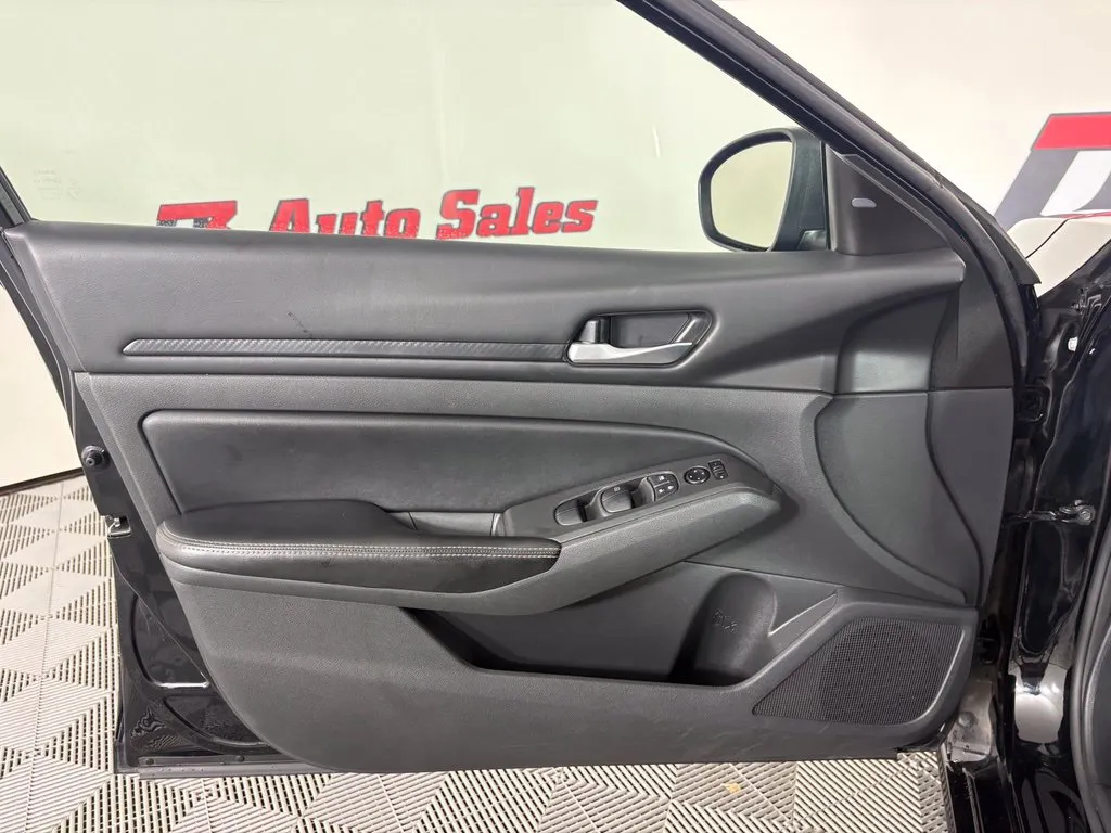 Nissan Altima photo 12