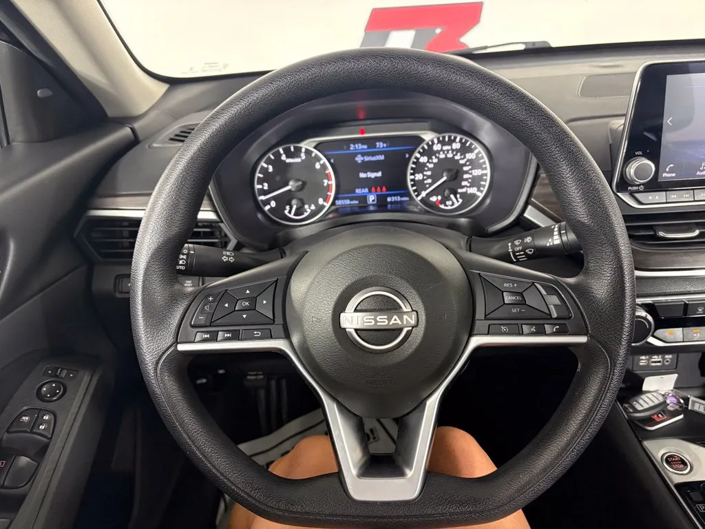 Nissan Altima photo 16
