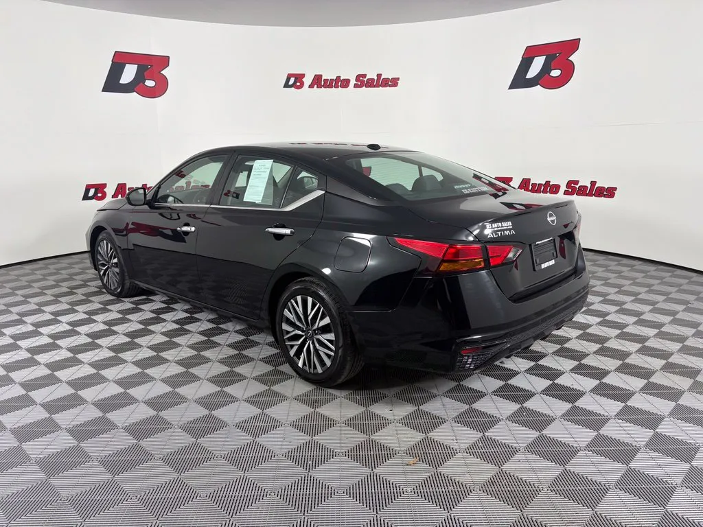 Nissan Altima photo 4