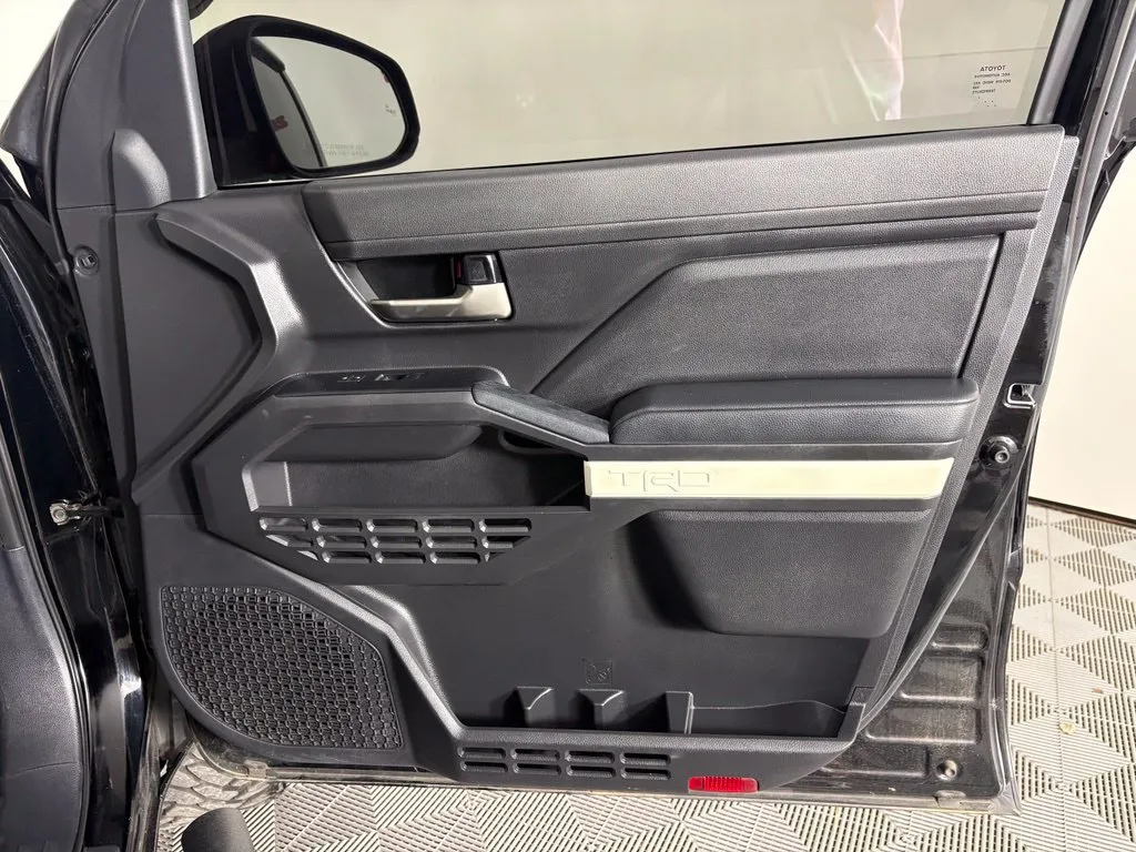 Toyota Tacoma photo 32