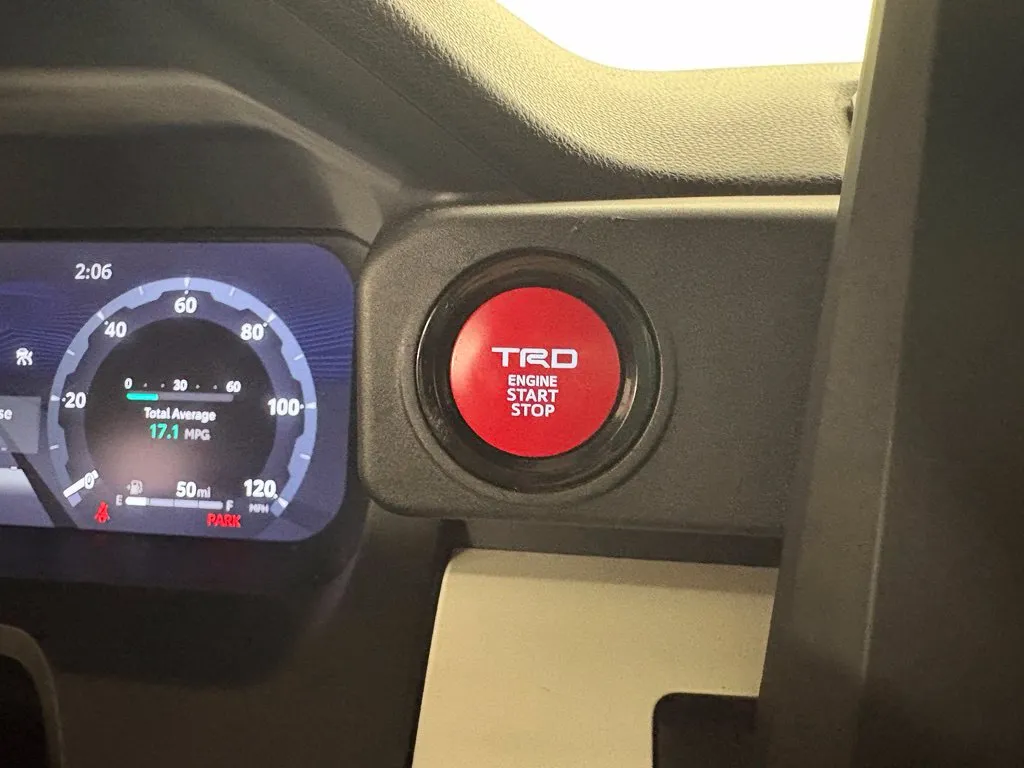 Toyota Tacoma photo 25