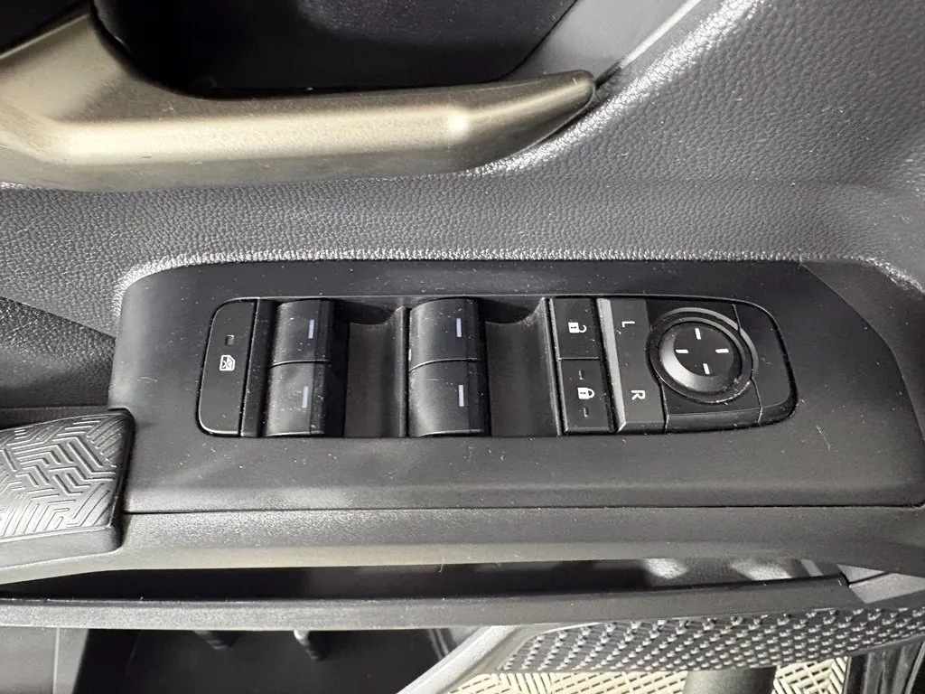 Toyota Tacoma photo 14