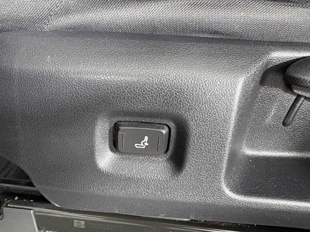 Toyota Tacoma photo 11