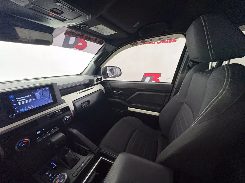 Toyota Tacoma photo 26