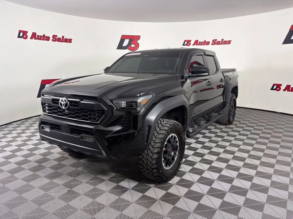 Toyota Tacoma photo 2