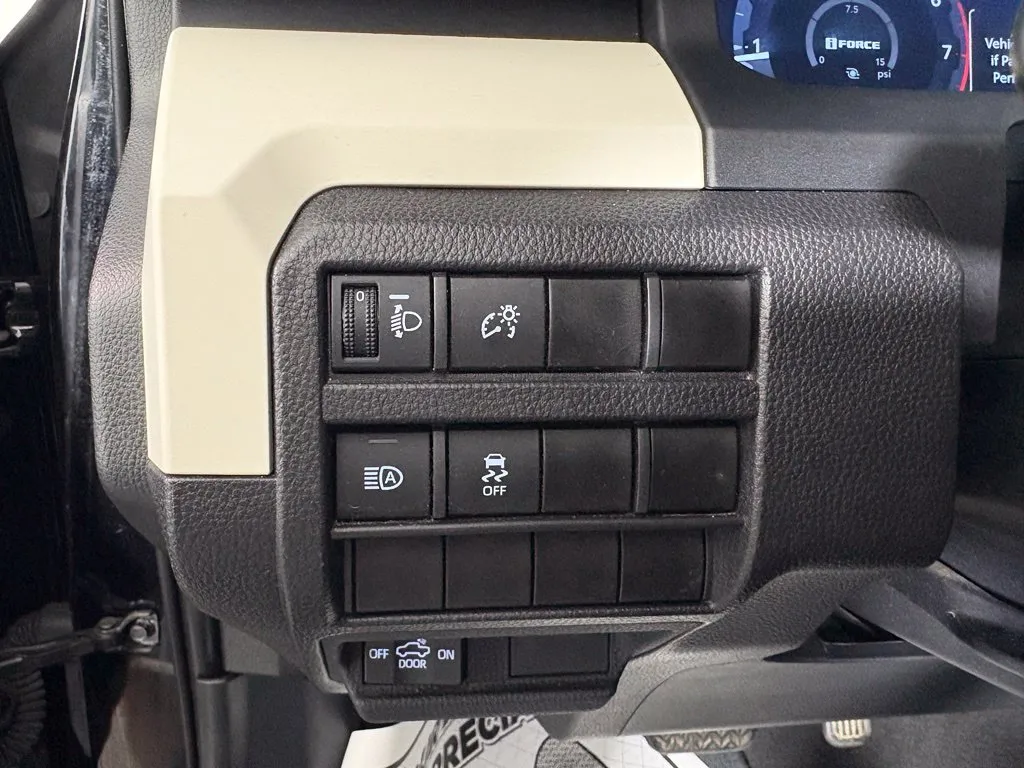 Toyota Tacoma photo 16