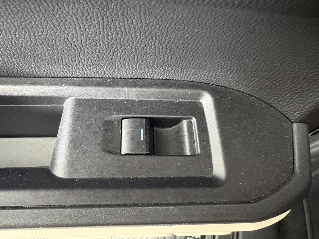 Toyota Tacoma photo 38
