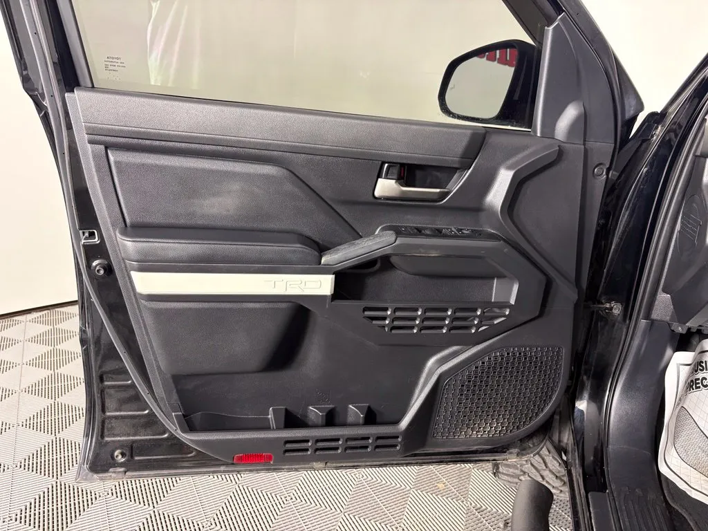 Toyota Tacoma photo 13