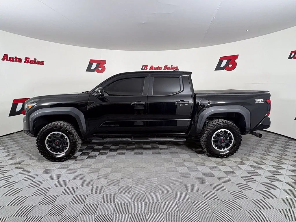 Toyota Tacoma photo 3