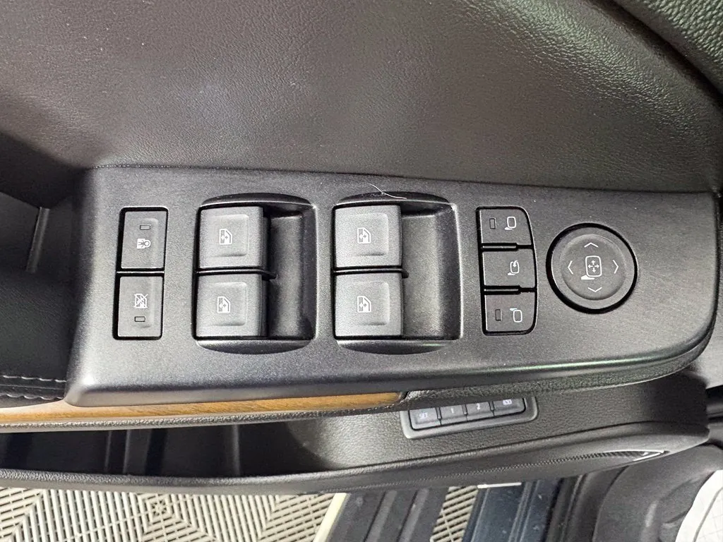 GMC Yukon photo 14