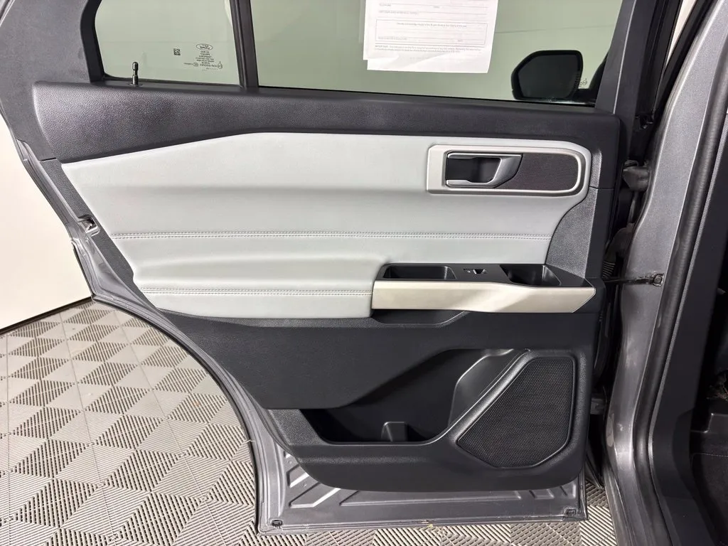 Ford Explorer photo 41