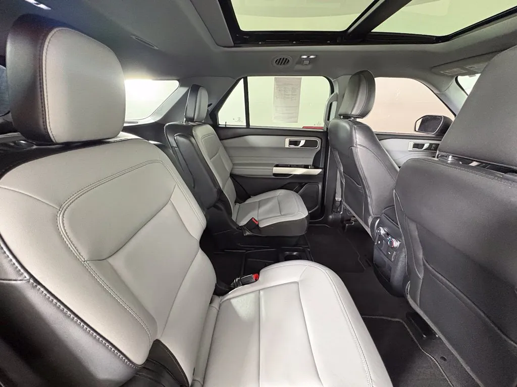 Ford Explorer photo 44