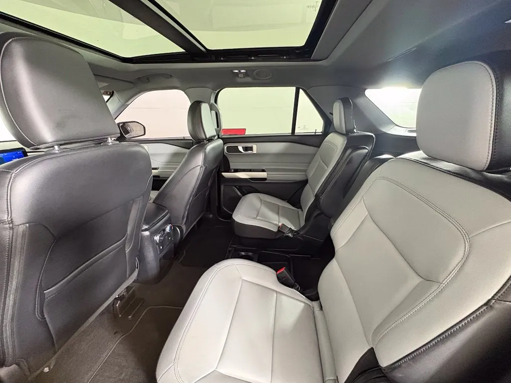 Ford Explorer photo 40