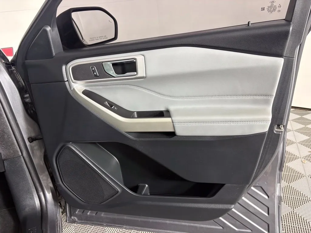 Ford Explorer photo 35