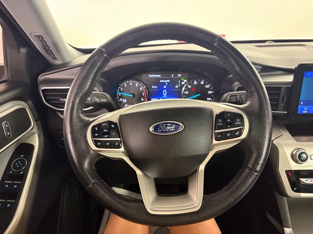 Ford Explorer photo 18