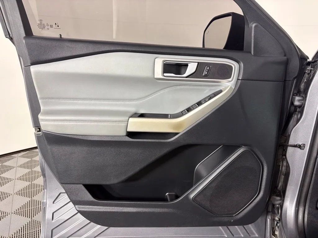 Ford Explorer photo 13