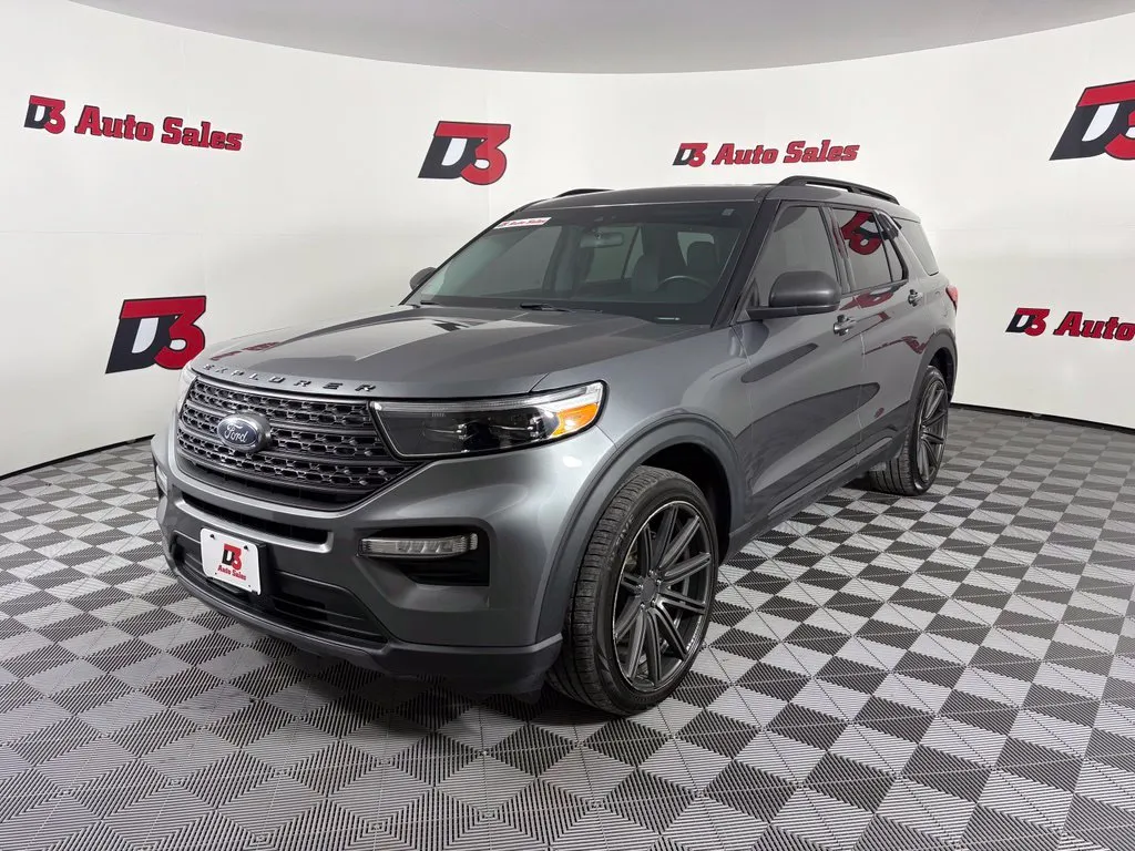 Ford Explorer photo 2