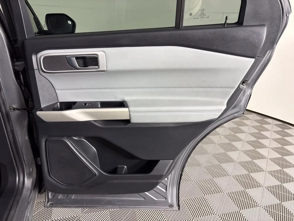 Ford Explorer photo 45