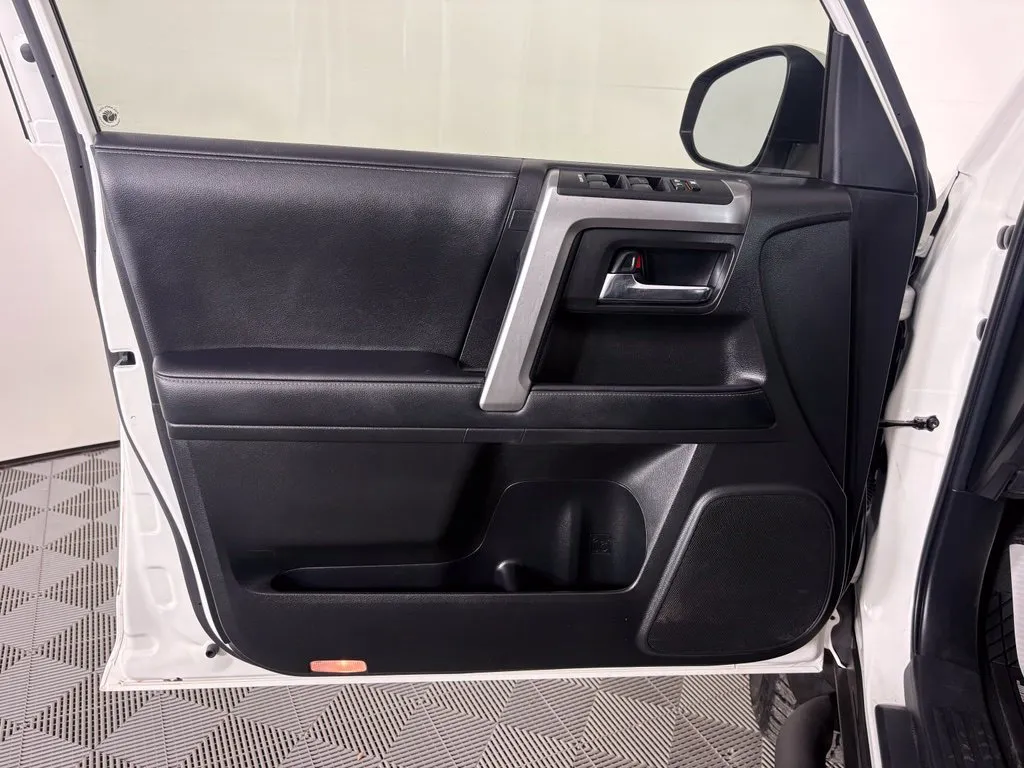 Toyota 4Runner photo 12