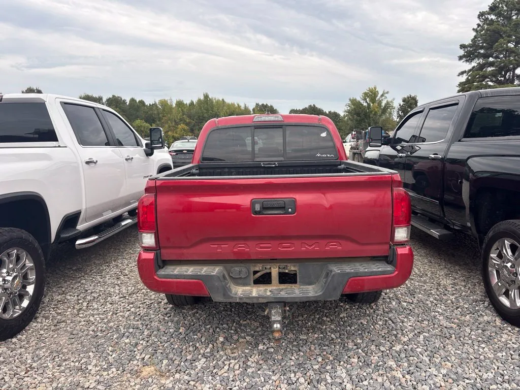 Toyota Tacoma photo 4