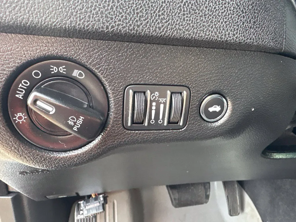 Dodge Charger photo 10