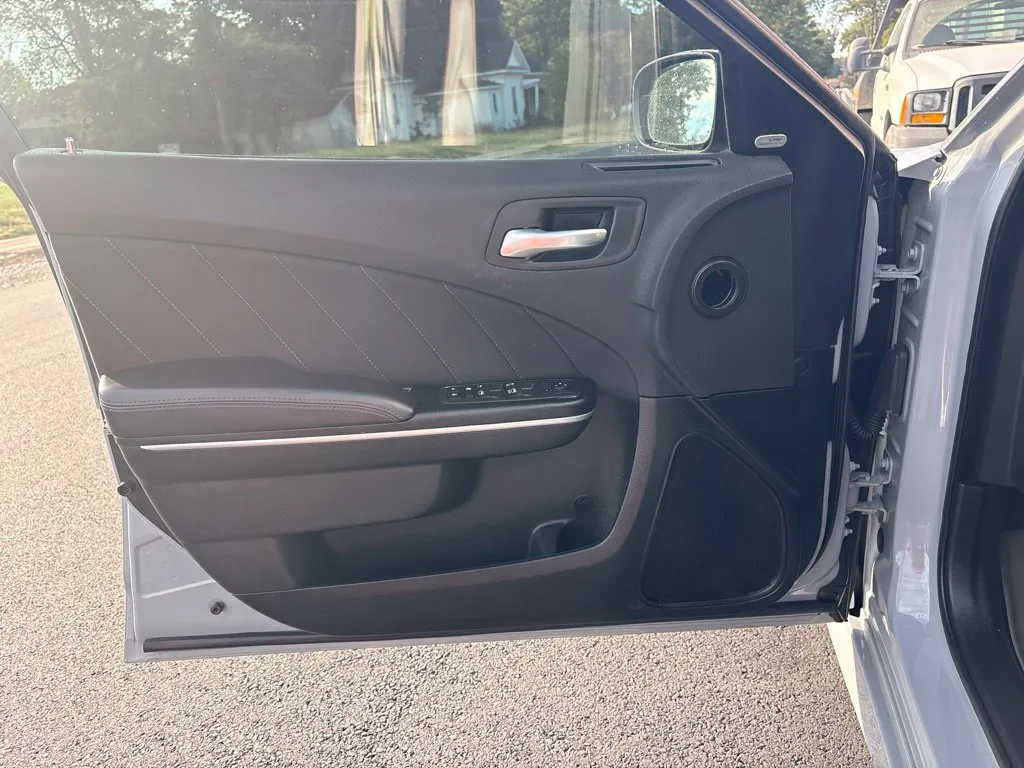 Dodge Charger photo 8
