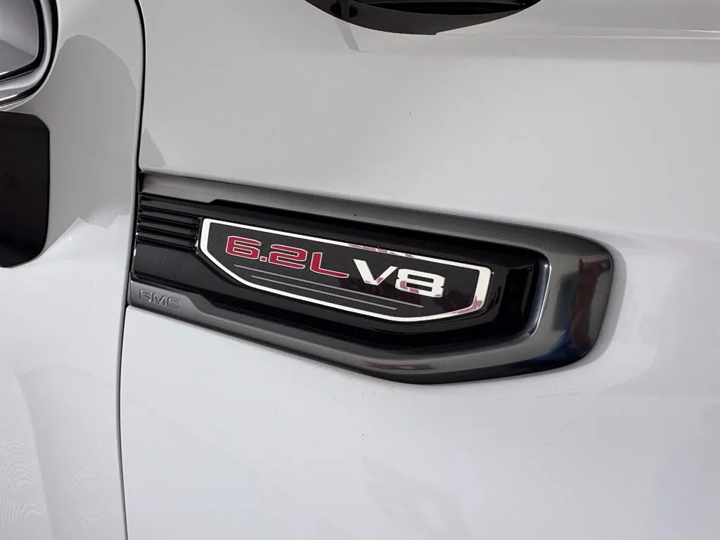 GMC Sierra photo 10