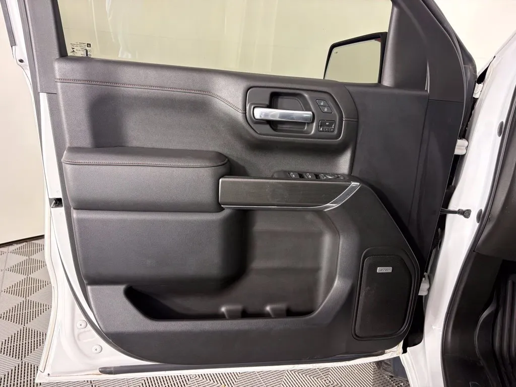 GMC Sierra photo 13