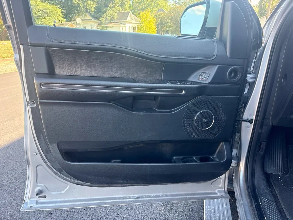 Ford Expedition MAX photo 10