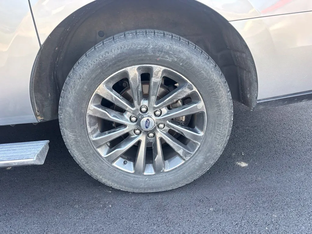 Ford Expedition MAX photo 21