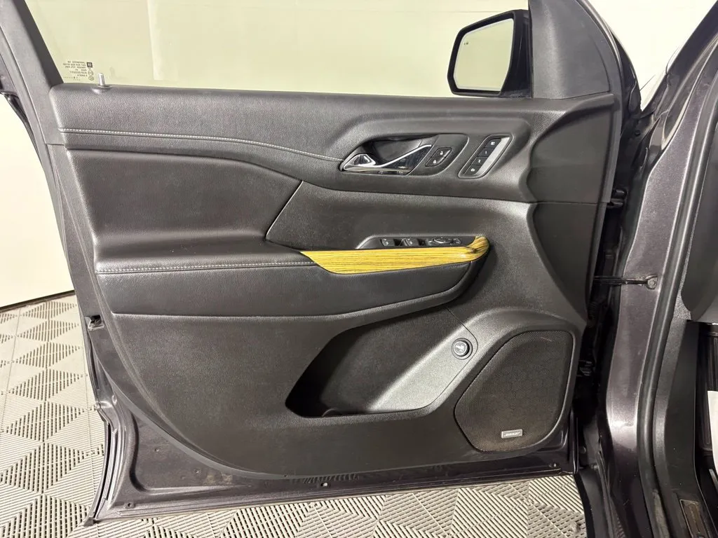 GMC Acadia photo 12