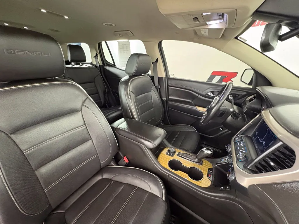 GMC Acadia photo 35