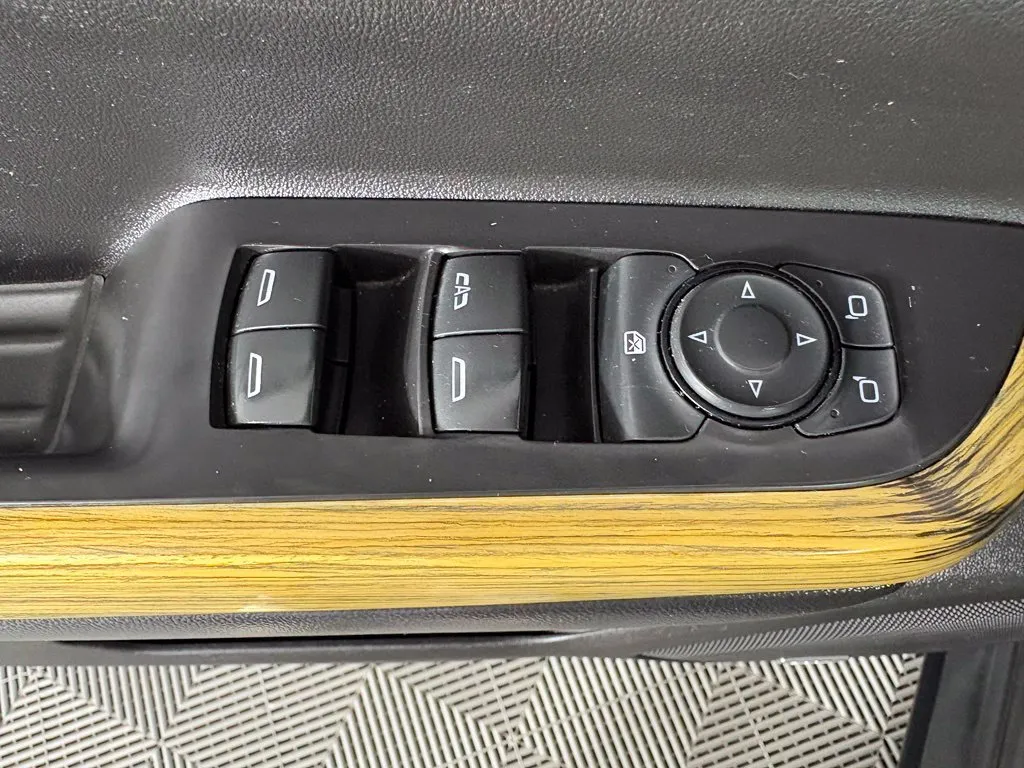 GMC Acadia photo 14