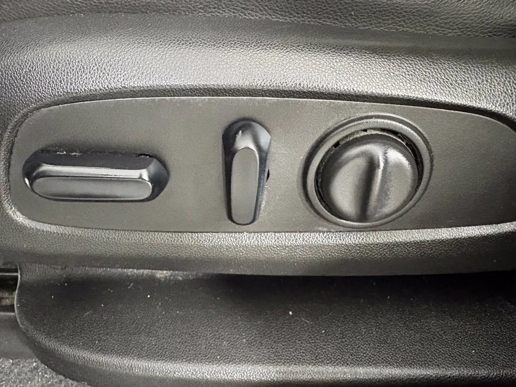 GMC Acadia photo 11