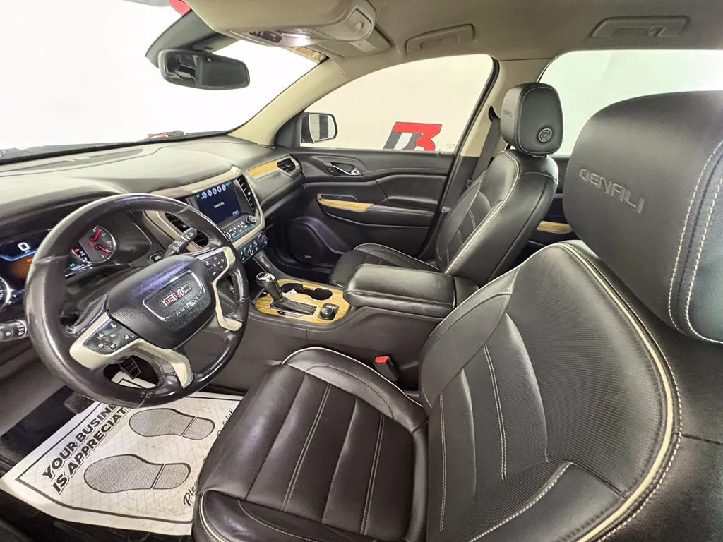 GMC Acadia photo 10