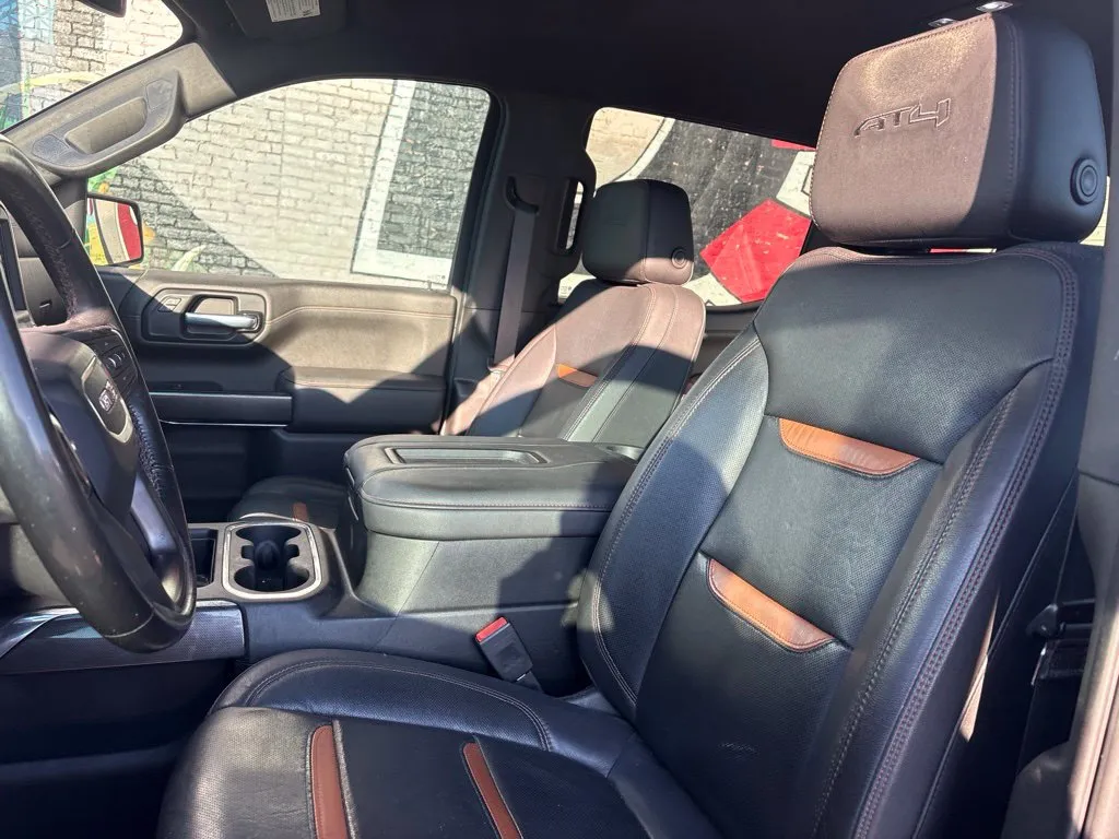 GMC Sierra photo 11