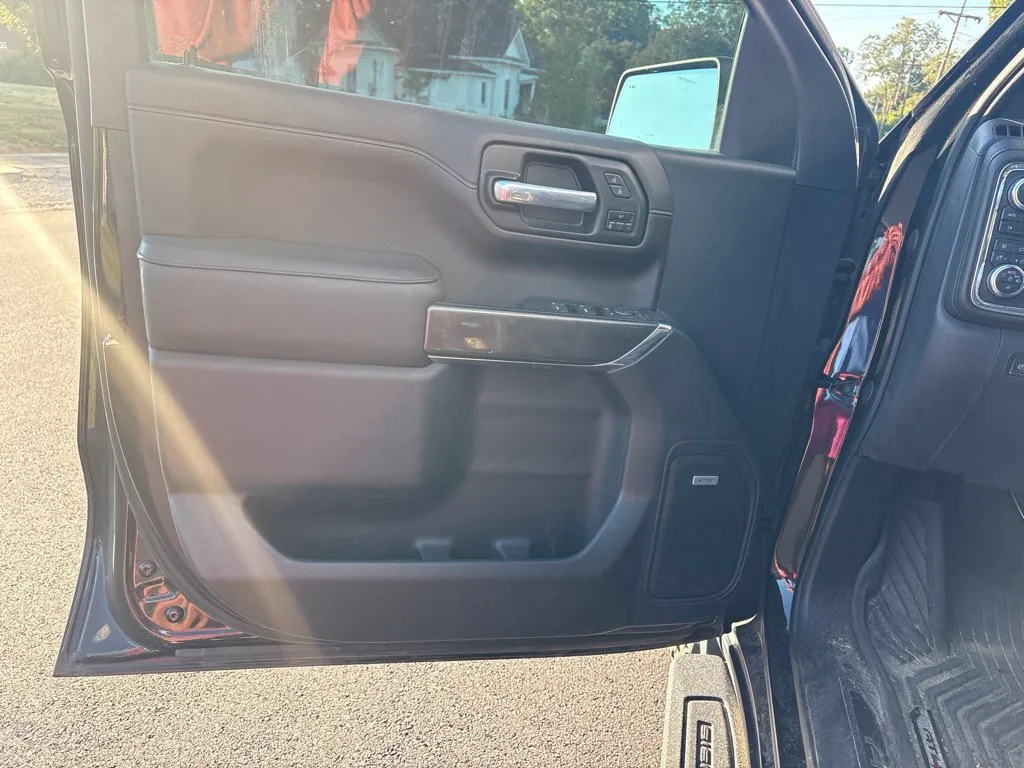 GMC Sierra photo 10
