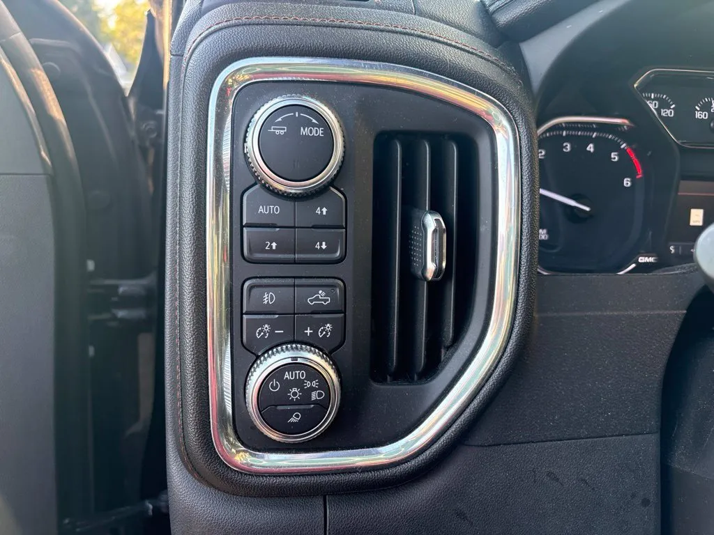 GMC Sierra photo 12