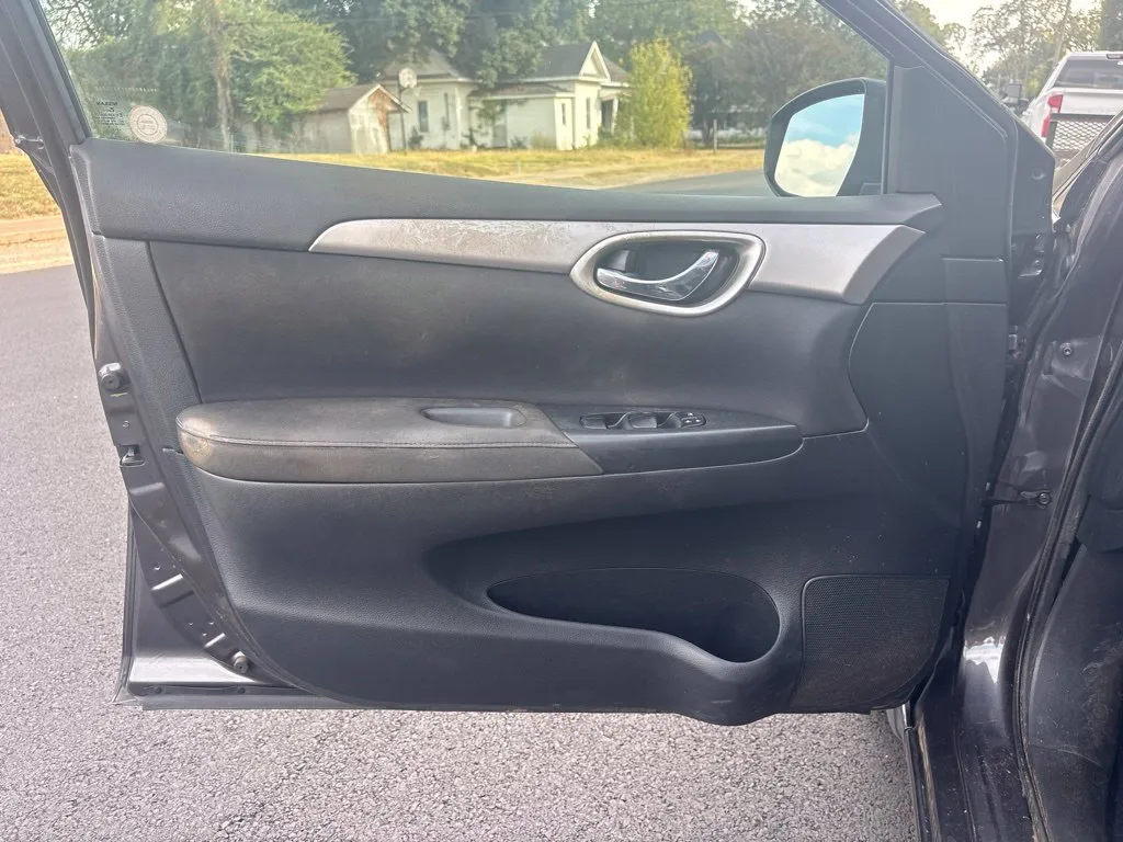 Nissan Sentra photo 10