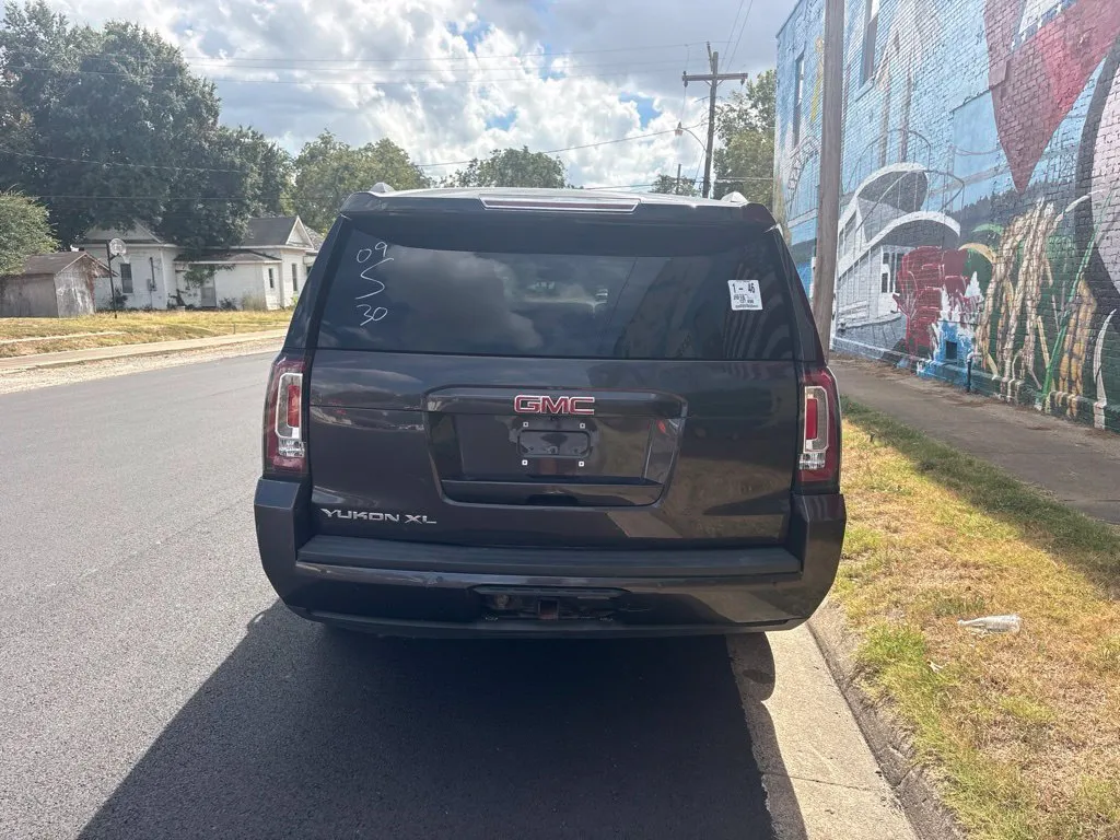 GMC Yukon XL photo 5