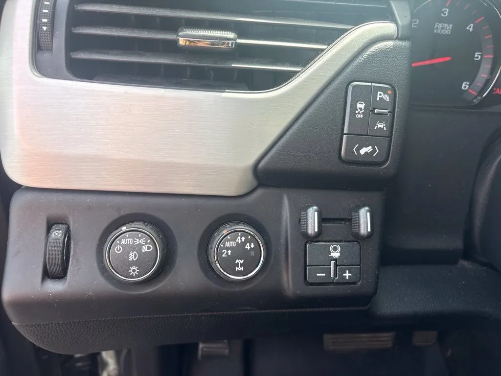 GMC Yukon XL photo 12
