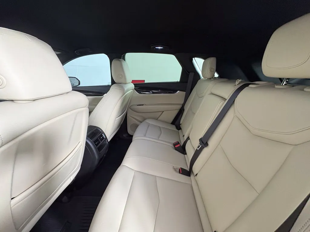 Cadillac XT5 photo 38