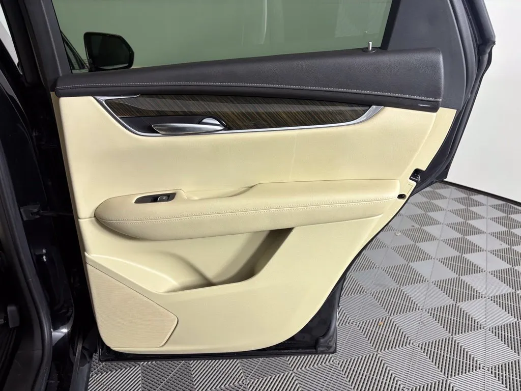Cadillac XT5 photo 42