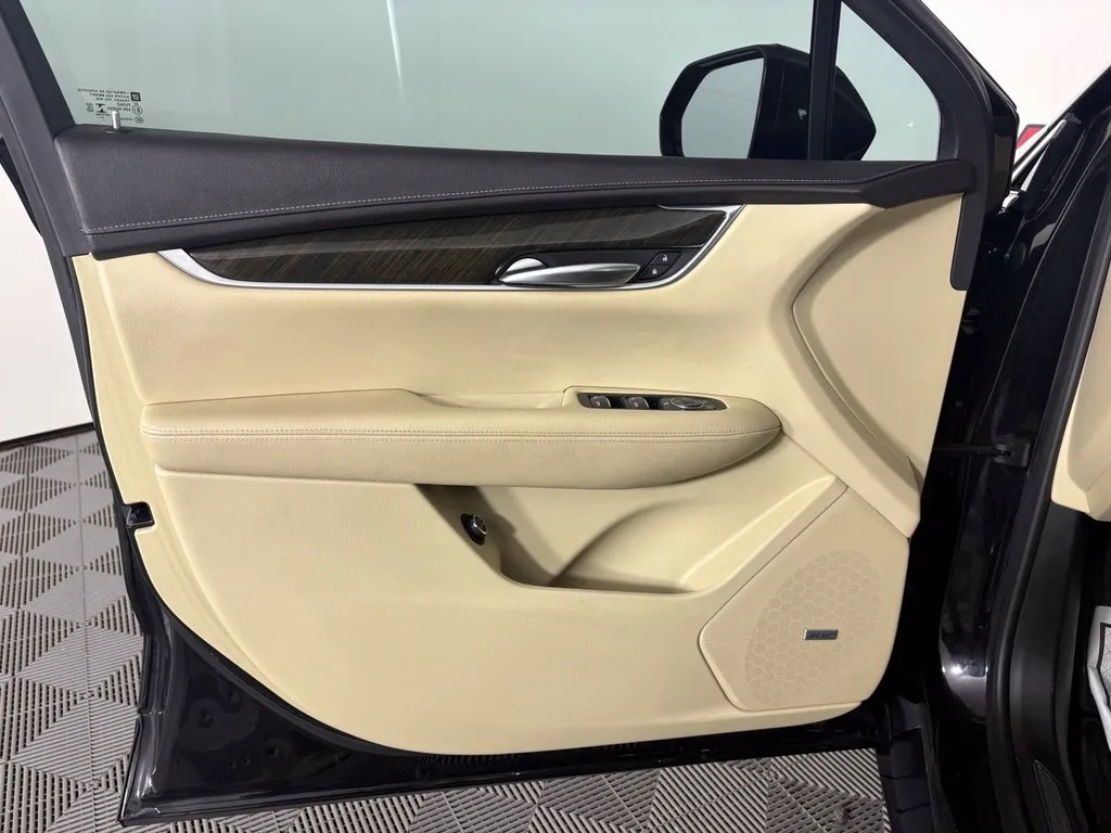 Cadillac XT5 photo 12