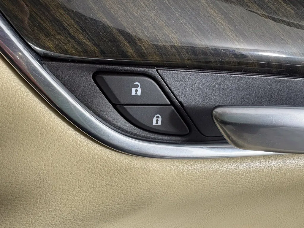 Cadillac XT5 photo 34